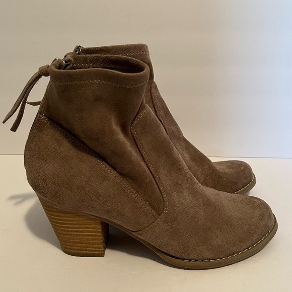 DV8 by Dolce Vita Jonah Stretch Bootie - Picture 2 of 15